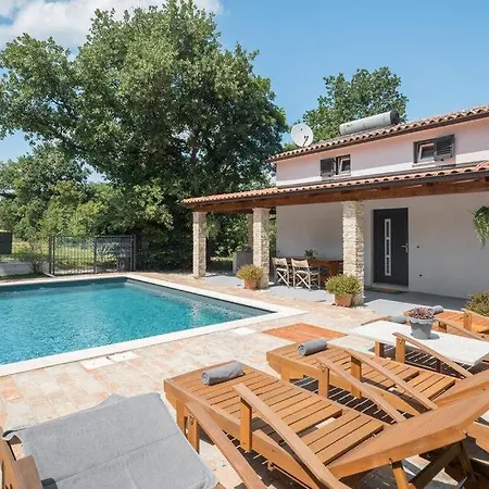 Mio By Guide Vila Zminj